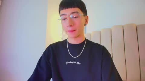 Snapshot of lian_cameron chatting on April 2026 04:04:01 AM lian_cameron online show from April 2026 04:04:01 AM