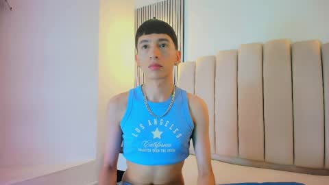 Snapshot of lian_cameron chatting on April 2026 04:15:02 AM lian_cameron online show from April 2026 04:15:02 AM