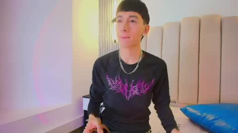 Snapshot of lian_cameron chatting on April 2026 03:48:02 AM lian_cameron online show from April 2026 03:48:02 AM
