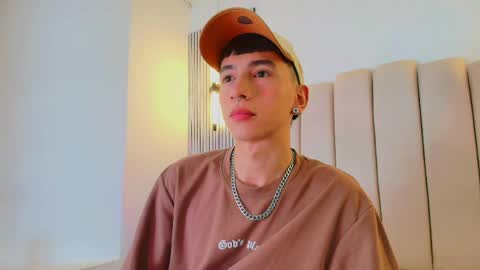 Snapshot of lian_cameron chatting on May 2026 04:07:01 AM lian_cameron online show from May 2026 04:07:01 AM