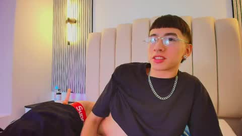 Snapshot of lian_cameron chatting on May 2026 04:17:01 AM lian_cameron online show from May 2026 04:17:01 AM