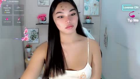 Snapshot of liane_mei chatting on June 2026 04:35:02 AM Liane online show from June 2026 04:35:02 AM