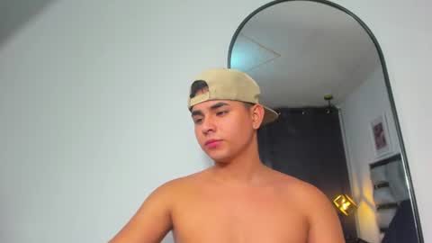 Snapshot of lianfox_ chatting on June 2026 01:35:02 PM lianfox_ online show from June 2026 01:35:02 PM