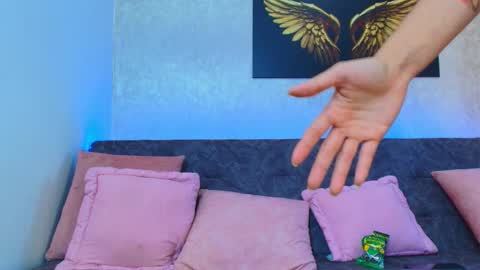 liaross online show from February 2025 08:15:01 PM