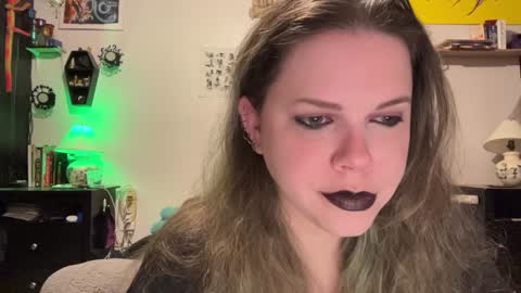 Snapshot of libbydeetzxxx chatting on December 2024 10:03:01 AM Libby Deetz online show from December 2024 10:03:01 AM