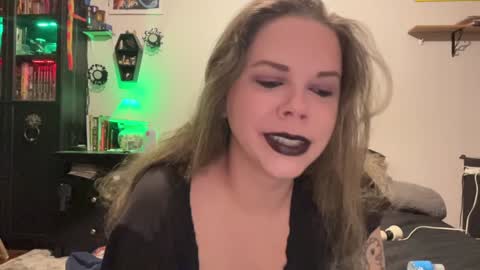 Snapshot of libbydeetzxxx chatting on December 2024 10:13:02 AM Libby Deetz online show from December 2024 10:13:02 AM