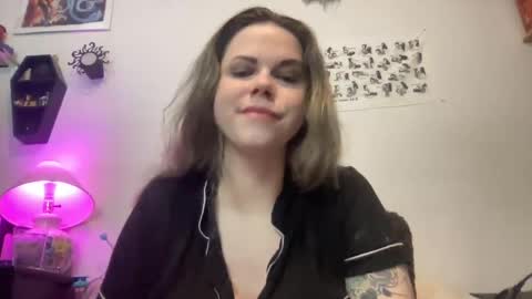 Snapshot of libbydeetzxxx chatting on January 2025 10:42:01 AM Libby Deetz online show from January 2025 10:42:01 AM