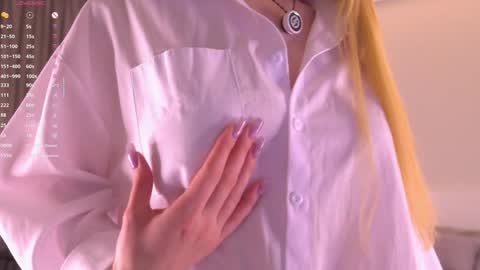 Snapshot of libbyshepard chatting on November 2025 03:27:01 PM Elena online show from November 2025 03:27:01 PM