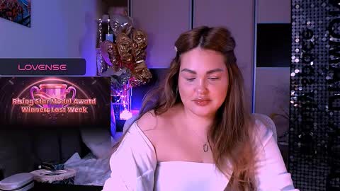 libra_mia online show from November 2025 02:50:01 PM