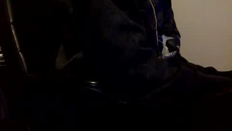 Snapshot of lightskinfreak317 chatting on December 2024 11:40:01 PM CUM HAVE FUN HELP ME CUM online show from December 2024 11:40:01 PM