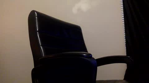 Snapshot of lightskinfreak317 chatting on December 2024 07:28:02 AM CUM HAVE FUN HELP ME CUM online show from December 2024 07:28:02 AM