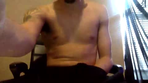 Snapshot of lightskinfreak317 chatting on December 2024 08:58:01 PM CUM HAVE FUN HELP ME CUM online show from December 2024 08:58:01 PM