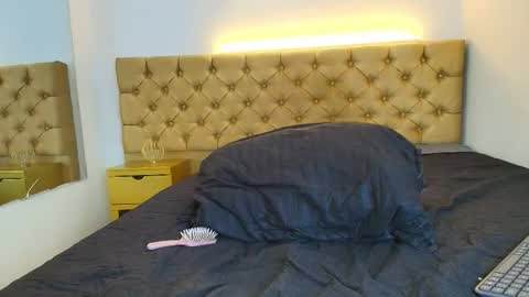 Liiaa Sweett  online show from May 2026 09:22:02 PM