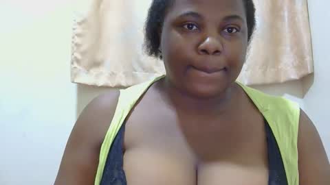 Snapshot of liilcutiee chatting on April 2026 09:12:02 PM Lily online show from April 2026 09:12:02 PM