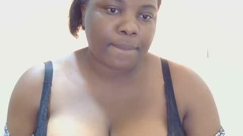 Snapshot of liilcutiee chatting on May 2026 09:27:02 AM Lily online show from May 2026 09:27:02 AM