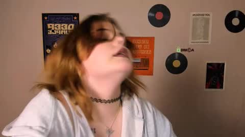 Snapshot of lika_pop chatting on November 2025 07:19:02 PM lika_pop online show from November 2025 07:19:02 PM