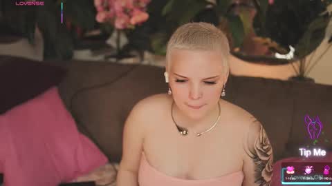 Snapshot of likaaberry chatting on October 2025 03:47:02 AM likaaberry online show from October 2025 03:47:02 AM