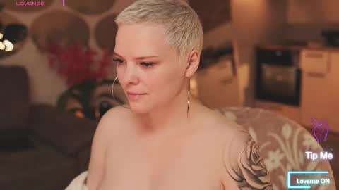 Snapshot of likaaberry chatting on November 2025 04:03:01 AM likaaberry online show from November 2025 04:03:01 AM