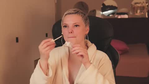 Snapshot of likaaberry chatting on November 2025 03:14:02 PM likaaberry online show from November 2025 03:14:02 PM