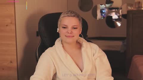 Snapshot of likaaberry chatting on November 2025 12:09:02 PM likaaberry online show from November 2025 12:09:02 PM