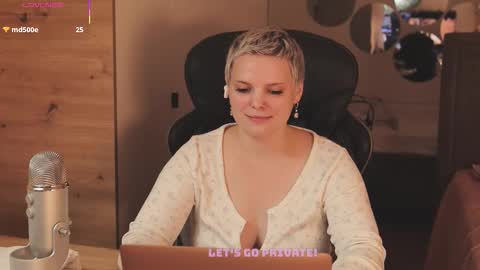 Snapshot of likaaberry chatting on December 2025 08:15:01 PM likaaberry online show from December 2025 08:15:01 PM