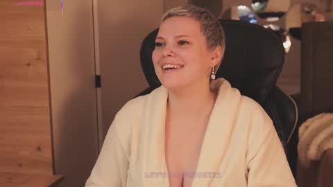 Snapshot of likaaberry chatting on December 2025 01:31:01 PM likaaberry online show from December 2025 01:31:01 PM