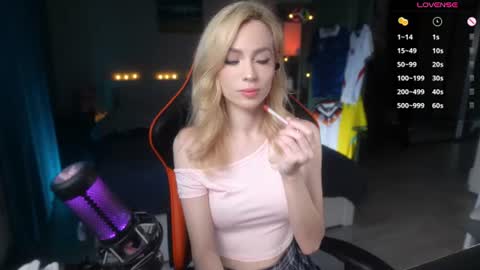 Snapshot of like_pie chatting on June 2026 03:06:02 PM Ilona 3 OF online show from June 2026 03:06:02 PM