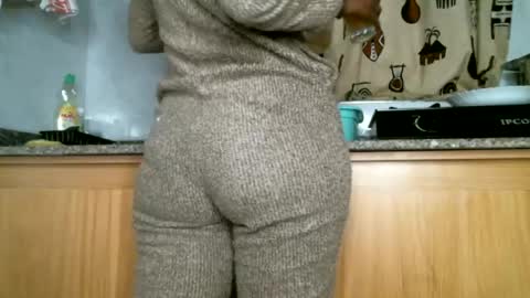 Snapshot of lil_paula chatting on June 2026 06:43:02 AM serenity online show from June 2026 06:43:02 AM