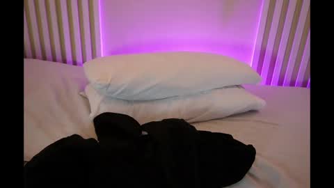 L I L A   online show from April 2026 01:03:01 AM