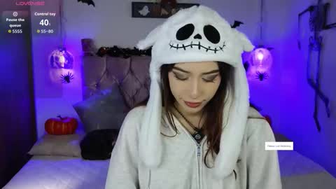 lila_min online show from October 2025 02:07:01 PM