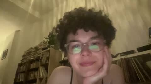 Snapshot of lilac_dreamsss chatting on May 2026 11:33:01 PM lilac_dreamsss online show from May 2026 11:33:01 PM