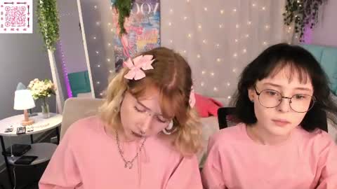 Snapshot of lilac_muse chatting on June 2026 10:51:02 AM Lili online show from June 2026 10:51:02 AM