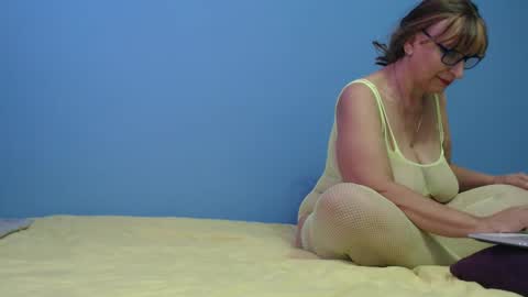 Snapshot of lilhy_mcfly chatting on December 2024 06:45:01 PM lilieth online show from December 2024 06:45:01 PM