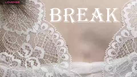 Lilli  follow me kiss online show from February 2025 12:11:02 PM