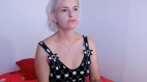 Lili online show from October 2025 06:39:01 PM