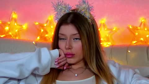 Mia online show from December 2024 12:34:01 PM