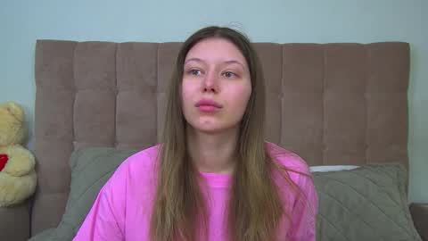 Mia online show from February 2026 06:53:02 AM