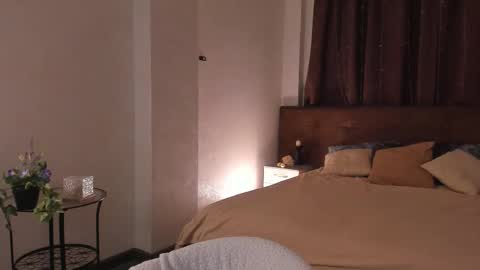 Lilian online show from November 2025 12:16:02 AM