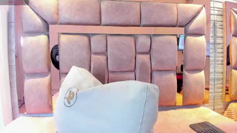 Snapshot of lilian_starfire chatting on September 2025 08:03:01 PM LILIAN  online show from September 2025 08:03:01 PM