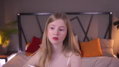 Snapshot of lilianhoward chatting on November 2025 02:10:01 PM Lilian online show from November 2025 02:10:01 PM