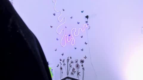 Lilie  online show from November 2025 10:56:01 PM