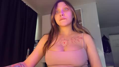 Snapshot of lilies_and_minipoots chatting on February 2026 11:41:01 AM Sonechka online show from February 2026 11:41:01 AM