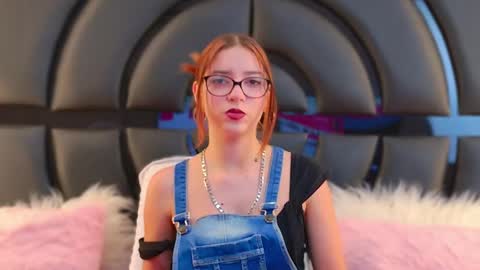 Lili online show from March 2025 07:38:01 PM