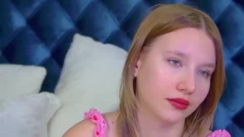 LiliLinn online show from November 2025 05:32:02 AM