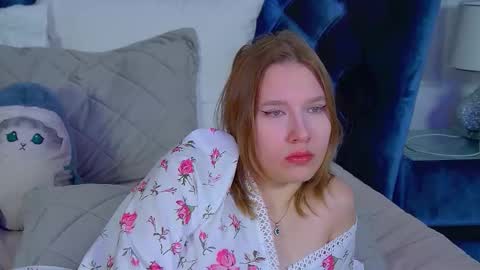 LiliLinn online show from February 2026 05:19:02 AM