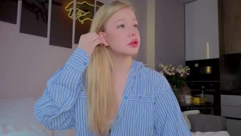 lililok101 online show from February 2026 03:46:02 AM