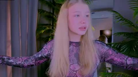 lililok101 online show from March 2026 03:32:02 AM