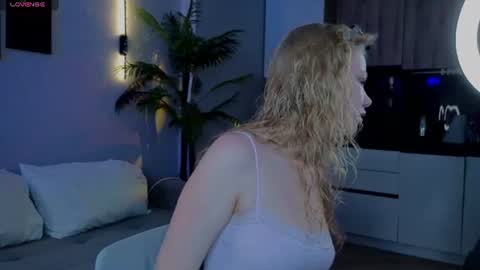 Snapshot of lililok101 chatting on June 2026 02:25:01 AM lililok101 online show from June 2026 02:25:01 AM