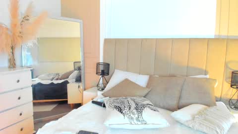 Lili  online show from February 2025 04:15:02 AM