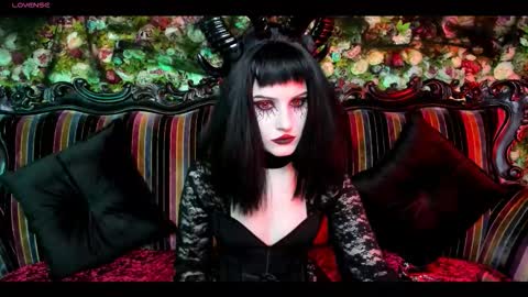 lilit_el_ online show from October 2025 10:33:02 PM